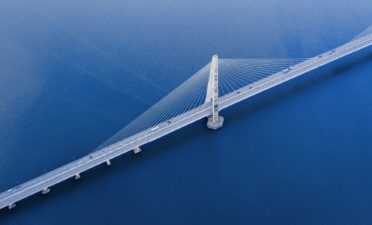 Claude & Sarkozy devient Realyze