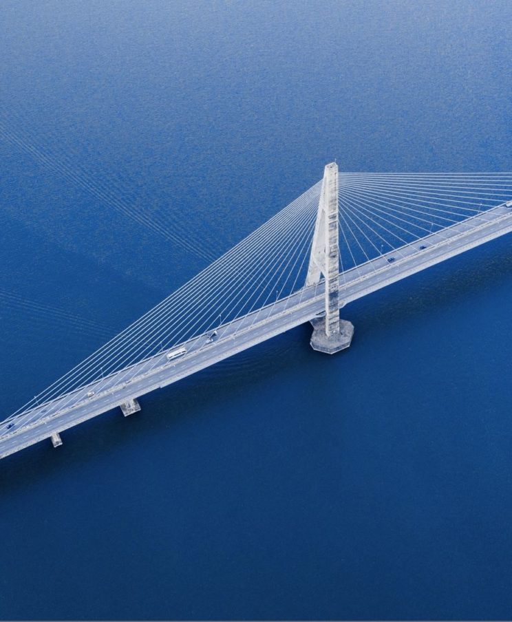 Claude & Sarkozy devient Realyze