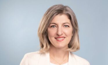 Laurence Deubelle est nommée associée du département droit public